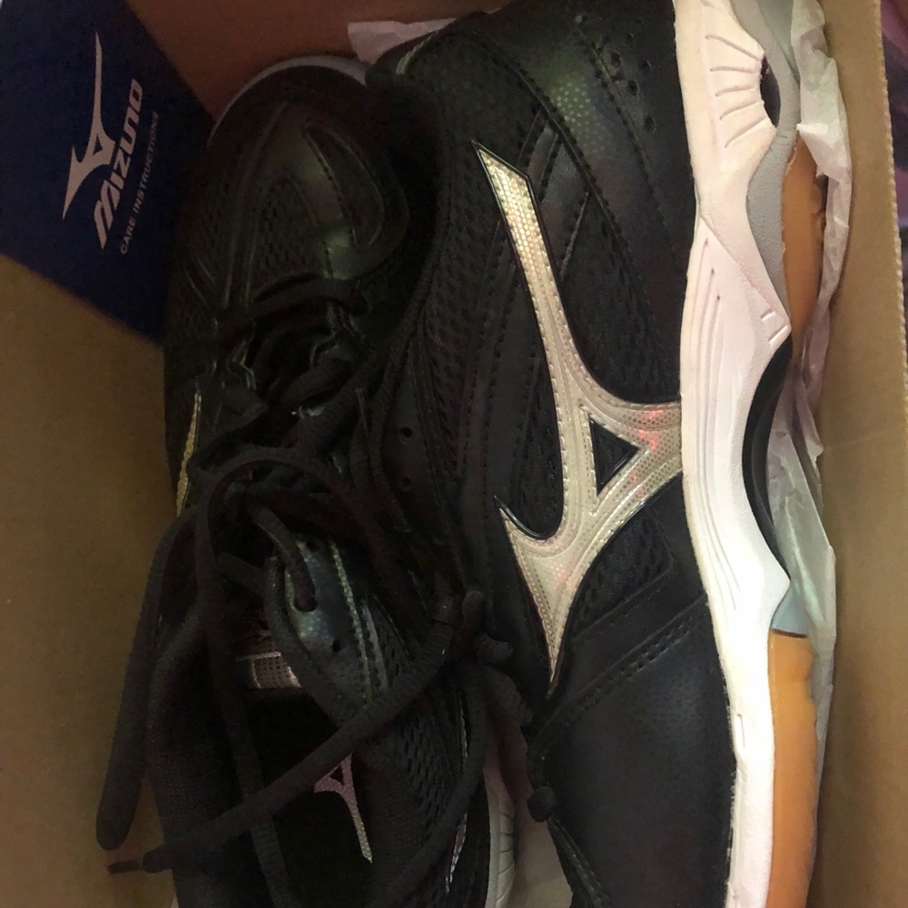 Mizuno indoor volleyball sneakers